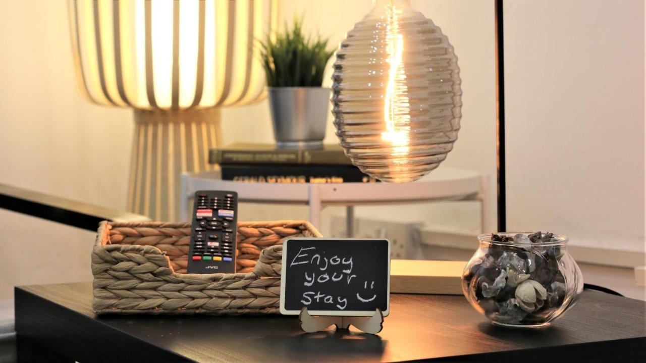 Free Local Parking - Fast Wifi - Sleeps 10 Guests By Property Promise Кардіфф Екстер'єр фото