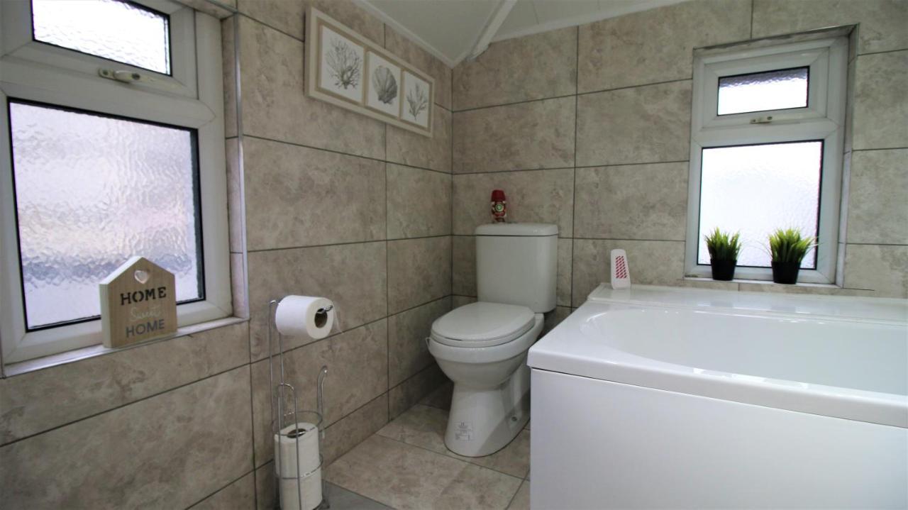 Free Local Parking - Fast Wifi - Sleeps 10 Guests By Property Promise Кардіфф Екстер'єр фото