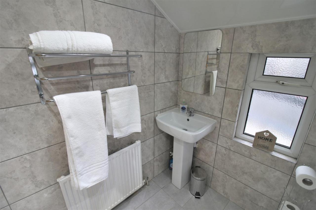 Free Local Parking - Fast Wifi - Sleeps 10 Guests By Property Promise Кардіфф Екстер'єр фото