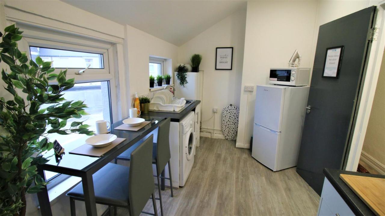 Free Local Parking - Fast Wifi - Sleeps 10 Guests By Property Promise Кардіфф Екстер'єр фото